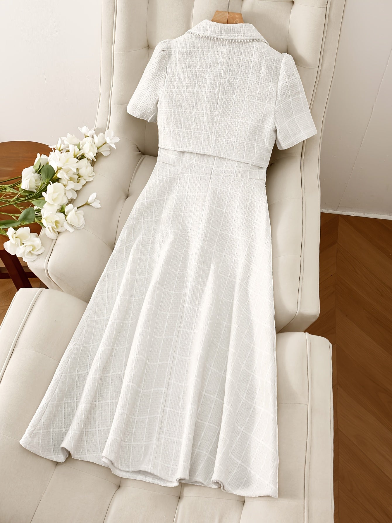 Stylish, elegant and minimalist two-piece set of solid color suit jacket and dress without pearl belt