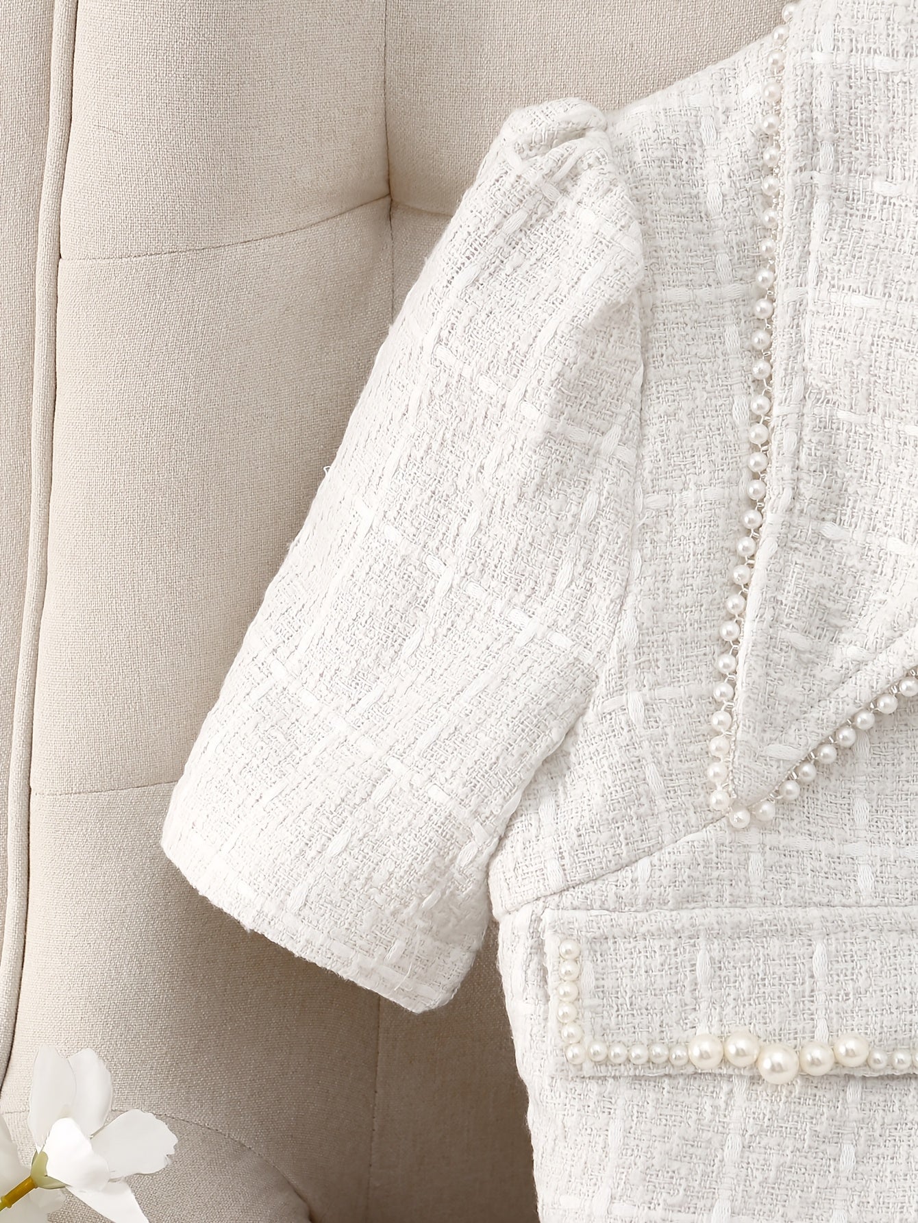 Stylish, elegant and minimalist two-piece set of solid color suit jacket and dress without pearl belt