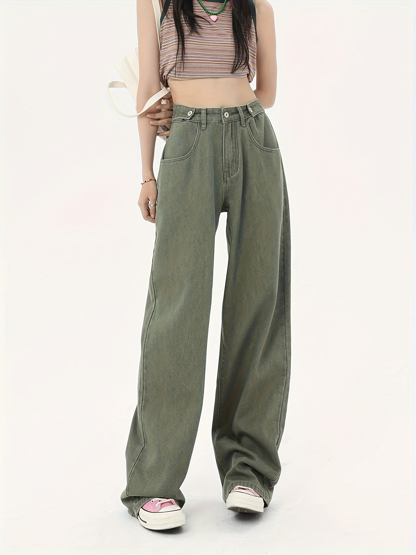 Trendy Distressed Street-Style Loose Jeans for Women, Featuring Straight Legs, Versatile for Daily Wear, Offering Comfort And a Casual Yet Slim Fit.